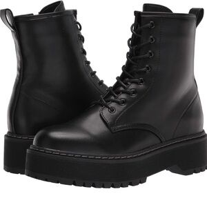 NEW! Steve Madden Bettyy1 Women’s Combat Boots -Size 5M